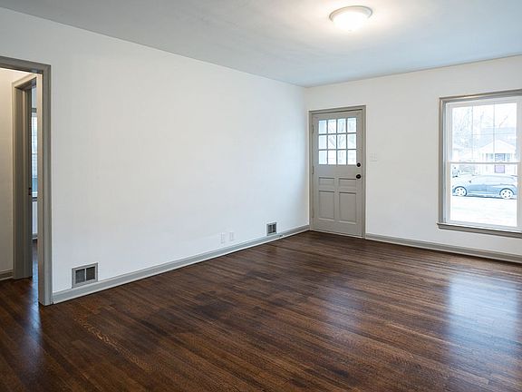 2nd image of 4944 Kingsley Dr