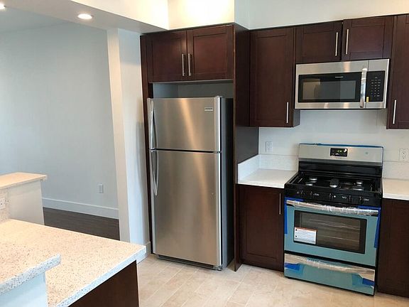 5th image of 14247 Delano St #101