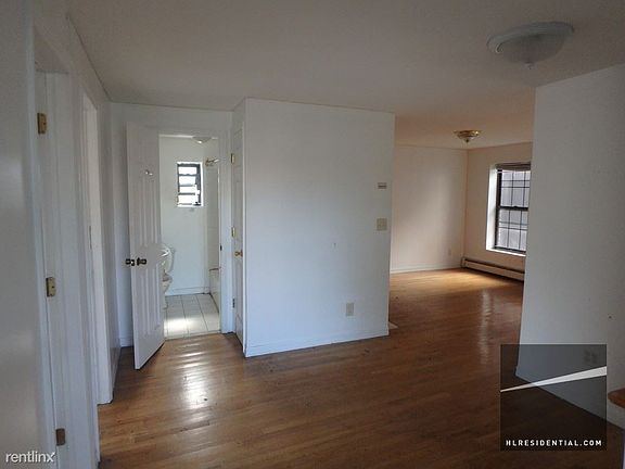 2nd image of 933 Pacific St #2