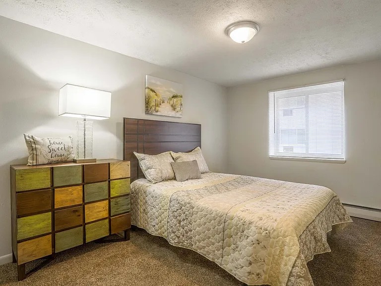 Chamberlain I & II Apartments — Photo 33