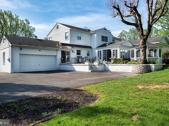4th image of 601 Parker Ct