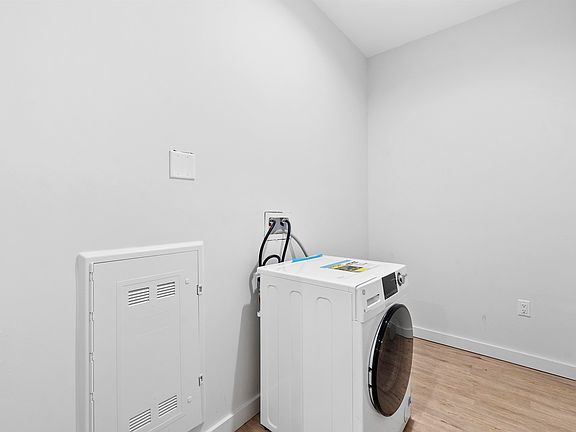 2nd image of 410 Whiton St #307