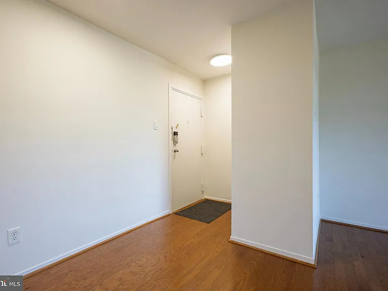 1643 Parkcrest Cir — Photo 23