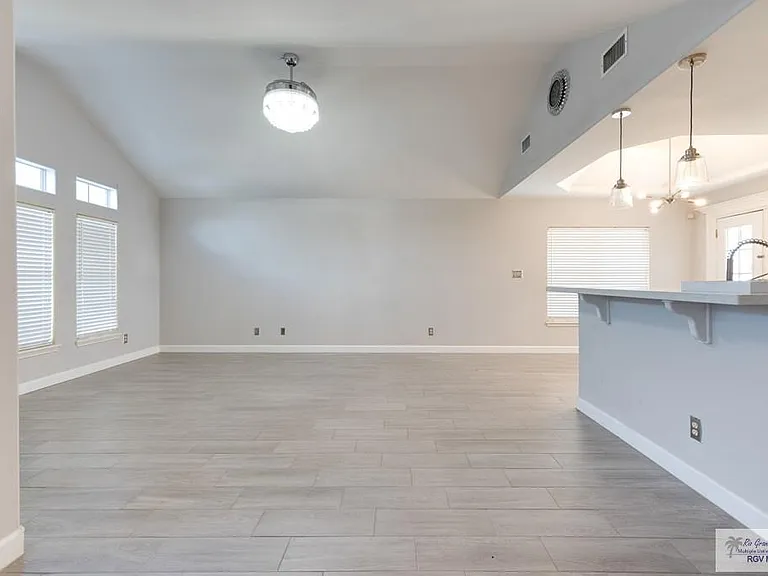2709 S Calle Duquesa — Photo 4