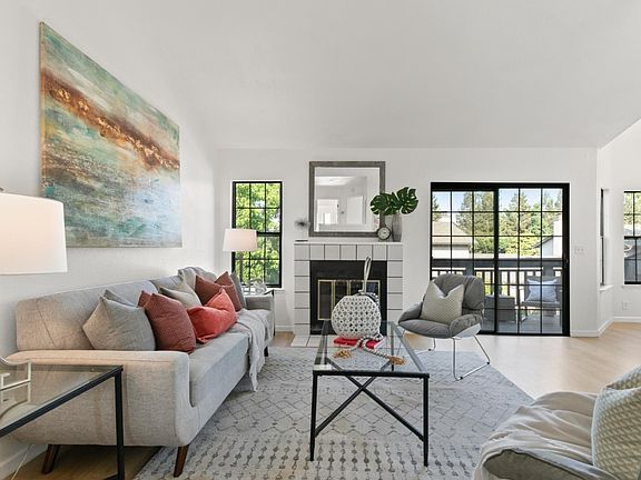 5th image of 637 La Maison Dr