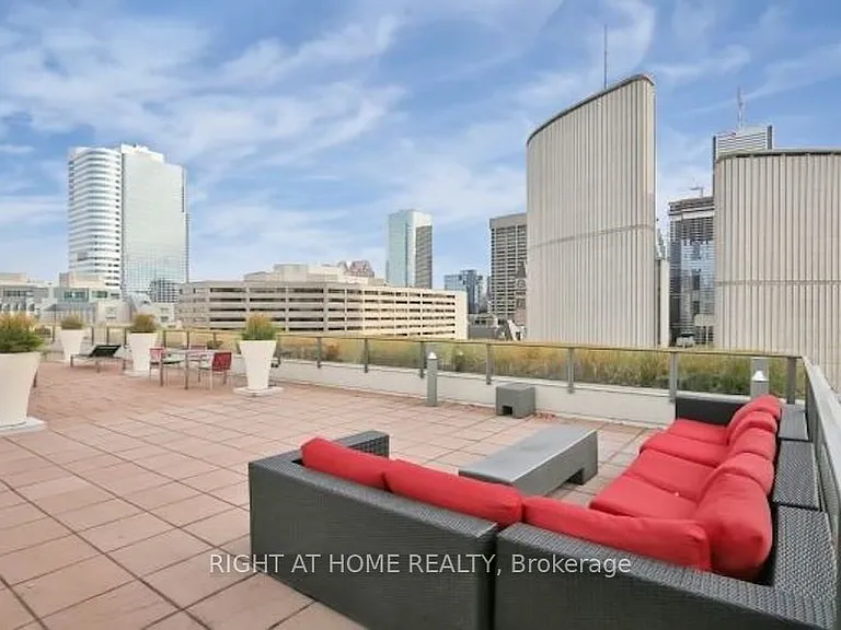 111 Elizabeth St #818 — Photo 38