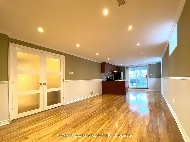 76 Clansman Blvd #LOWER — Photo 6