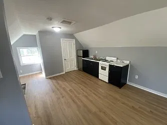 1 bed, 900 sqft, $1,050 — Photo 2