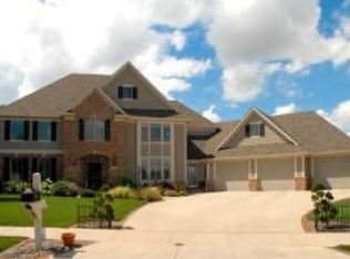 341 Wimbledon Hills Dr SW, Rochester, MN 55902