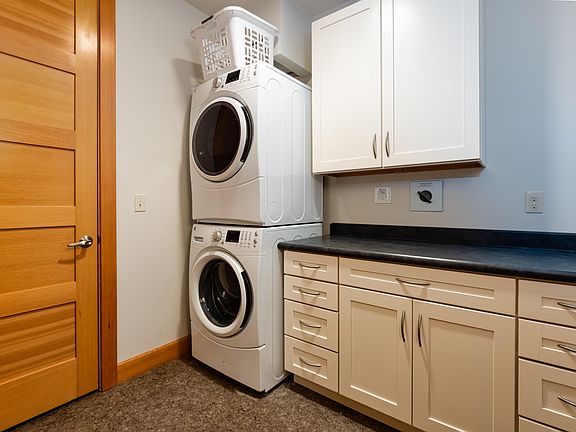 3rd image of 2625 Dearborn St Suite 304