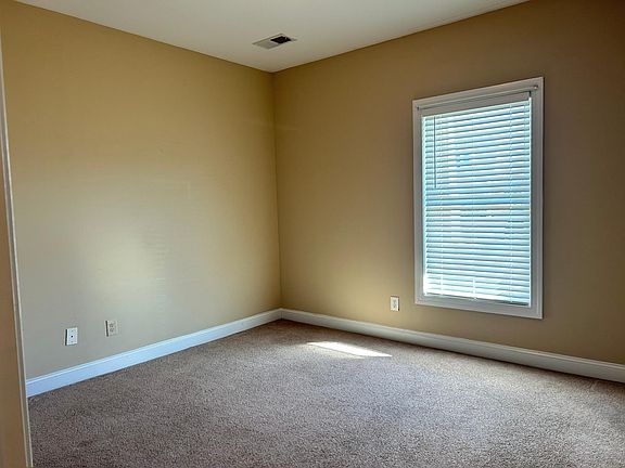 4th image of 14 Wildberry Dr