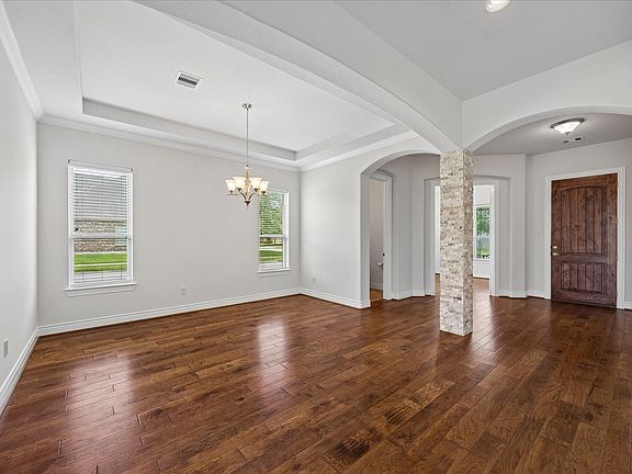 4th image of 315 Westwood Dr