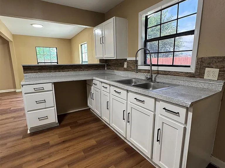 1311 Pershing St — Photo 6