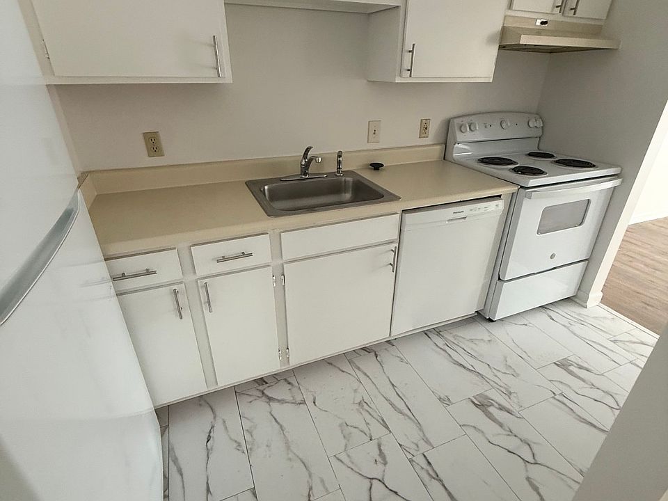 1st image of 327 Willowbrooke Dr