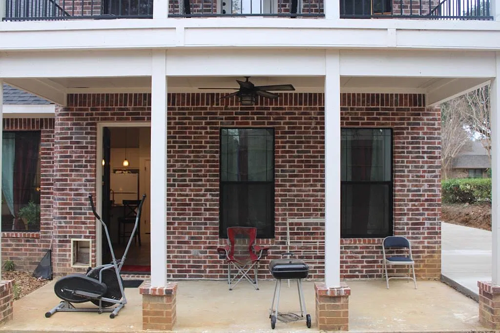 1 bed, 1.5 bath, 1100 sqft, $1,750 — Photo 3