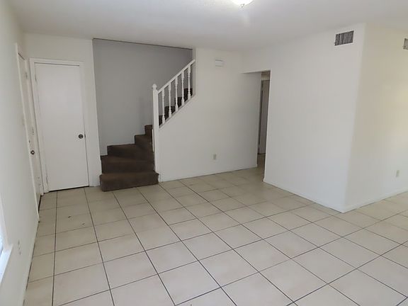 5th image of 1001 Crawford Ln