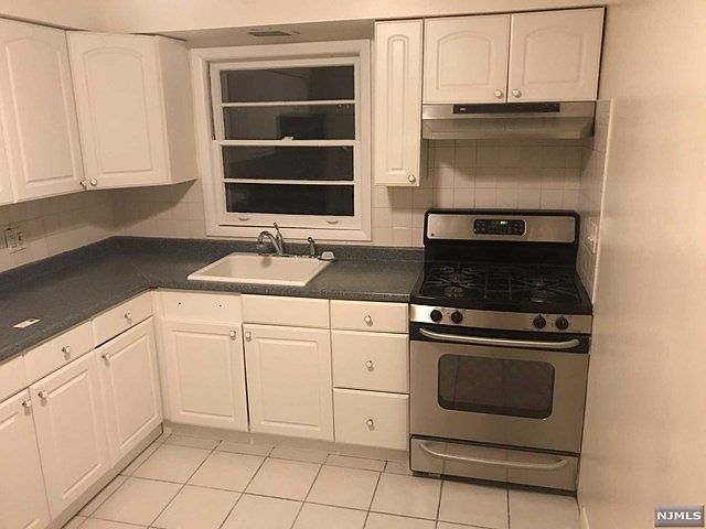 2nd image of 270 10th St #2