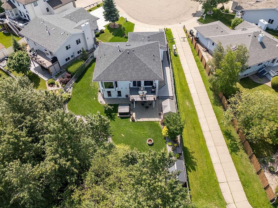 1st image of 75 Charlton Cres
