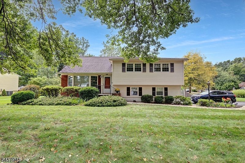 1st image of 32 Gordon Pl