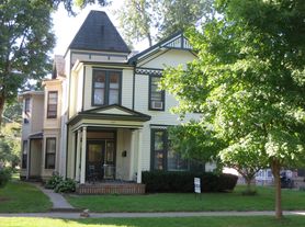 1011 W Wayne St