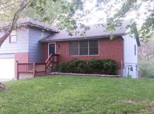2016 SE 38th St, Topeka, KS 66609