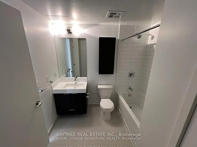 352 Front St W #622 — Photo 6