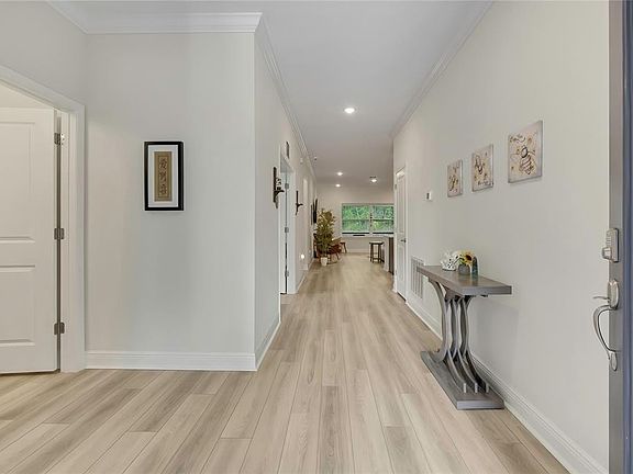 3rd image of 32 CARNATION COURT