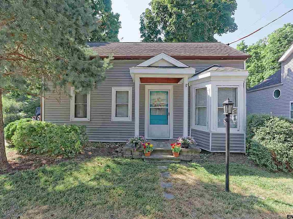 1st image of 14 Halfmoon Dr