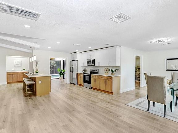 3rd image of 3039 SANDPIPER COURT
