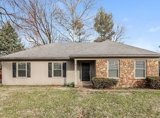 1914 Arboro Pl, Louisville, KY 40220