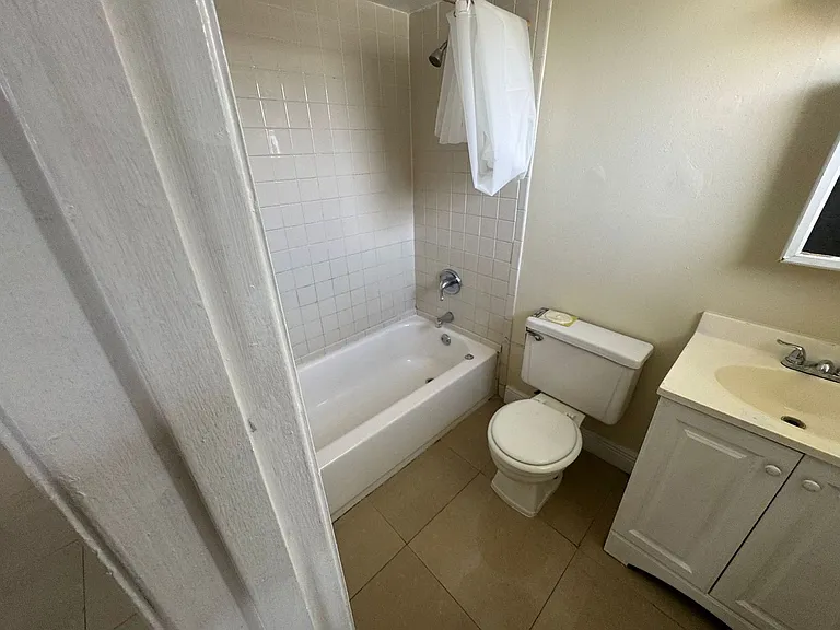 101 NE 41st St #G115 — Photo 11