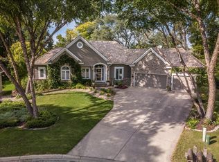 7528 Auto Club Cir, Bloomington, MN 55438