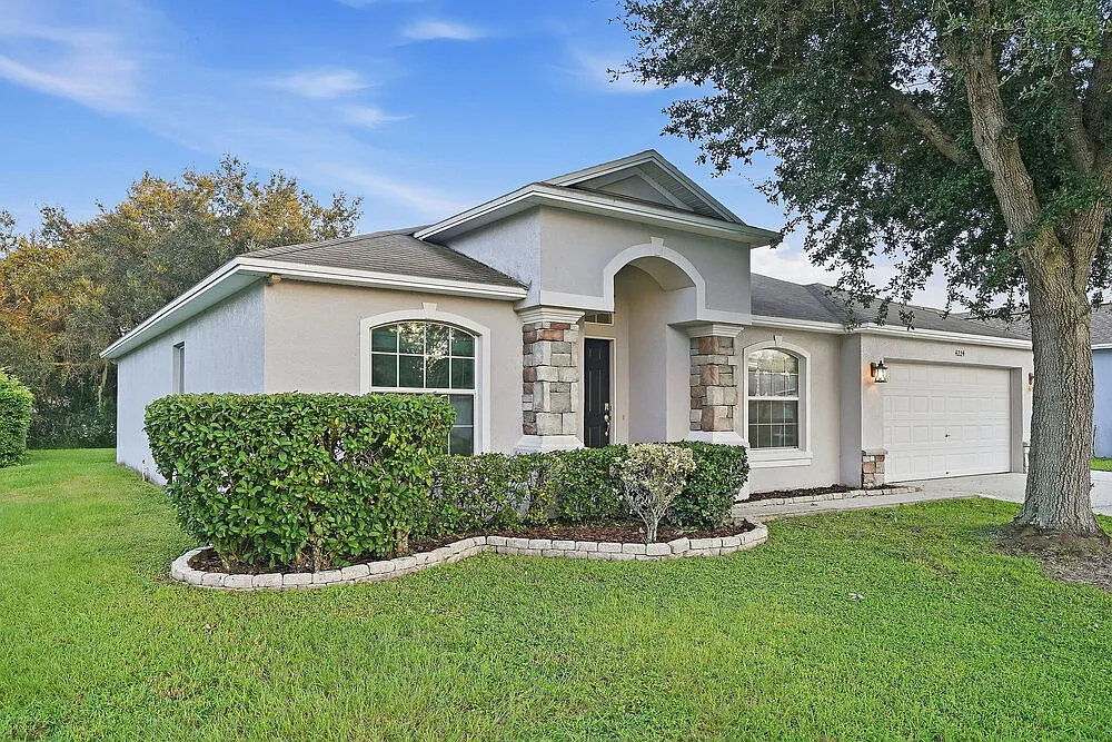 4 bed, 2.0 bath, 1711 sqft, $2,050 — Photo 3