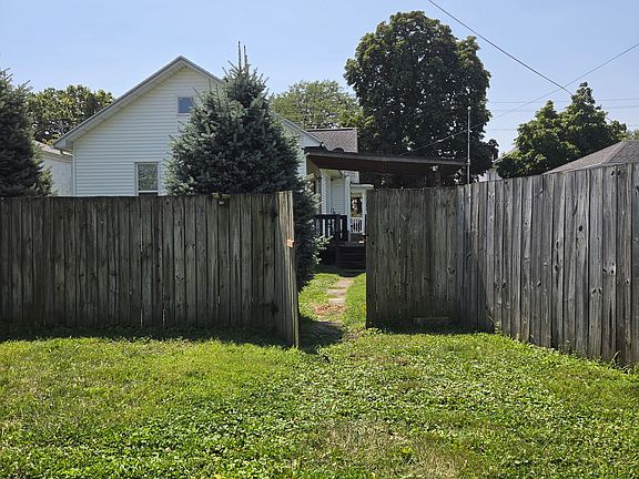 3rd image of 811 2nd St