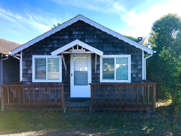 Pacific Ave S — Photo 8