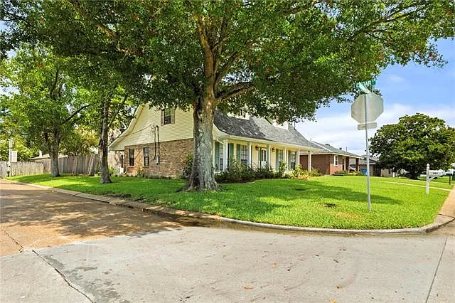 3 bed, 2.0 bath, 2115 sqft, $2,250 — Photo 3