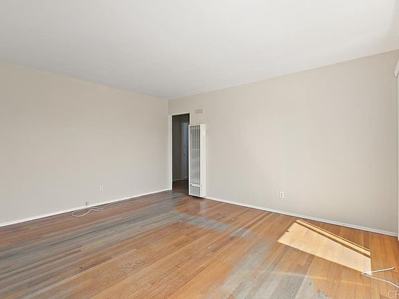4th image of 1840 Tustin St