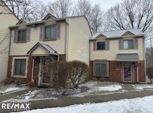1646 River View Dr, Rochester, MI 48309