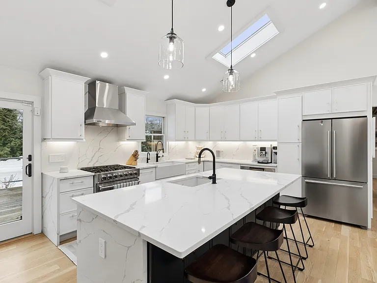 38 Sandra Rd — Photo 7