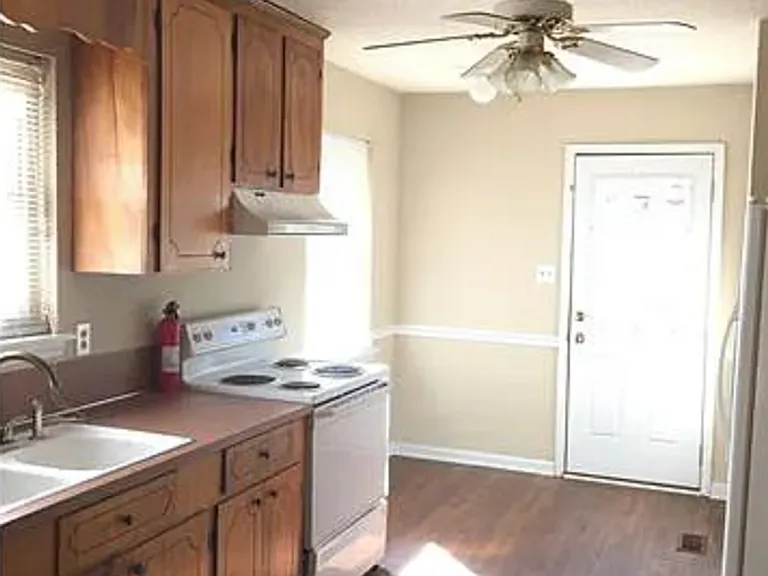 1193 Cardinal Dr — Photo 4