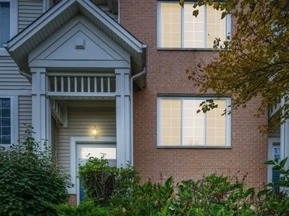 788 Hanbury Dr, Des Plaines, IL 60016