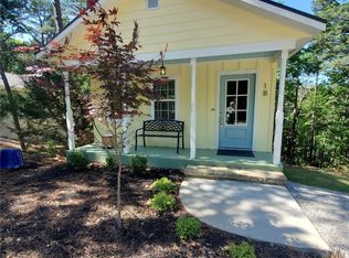1 B Cross St, Eureka Springs, AR 72632