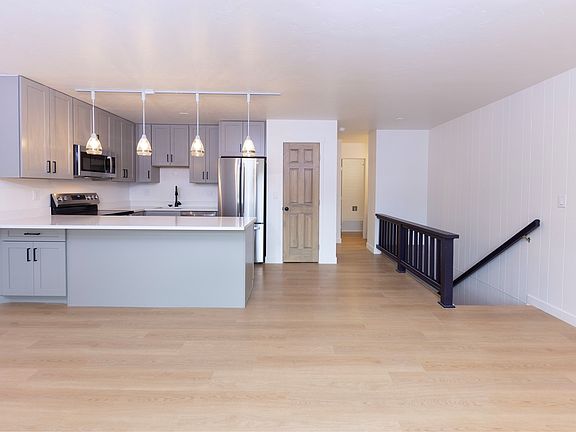 4th image of 110 Evergreen Rd #303