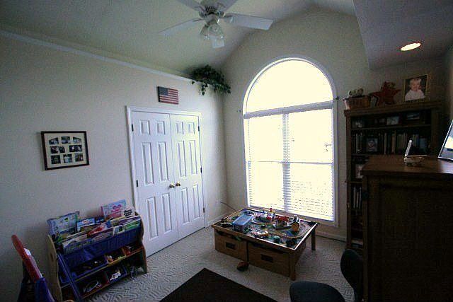 2nd image of 601 Golfview Way