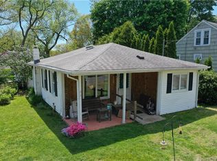 11 Saunders Dr, Niantic, CT 06357