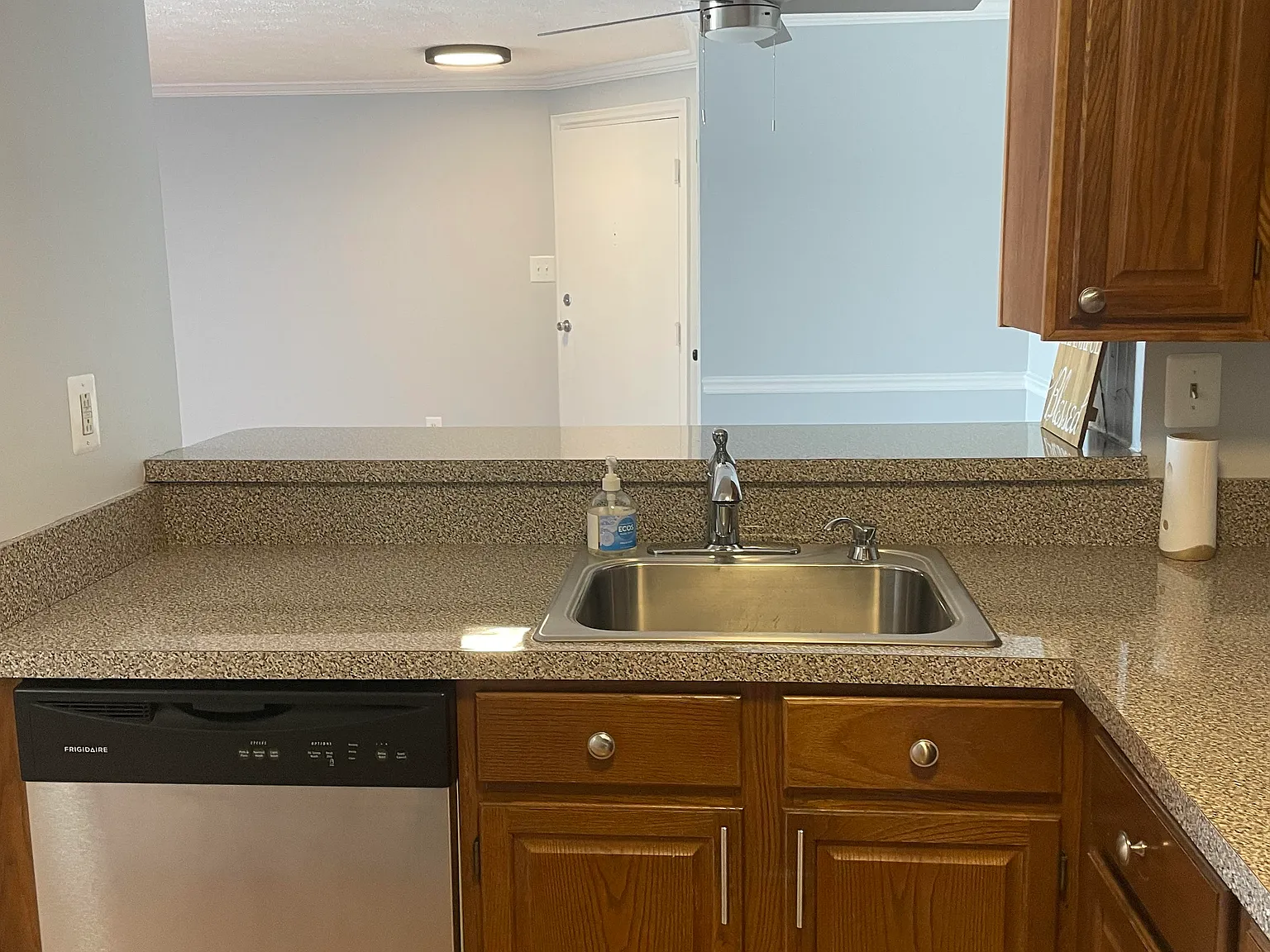 2 bed, 965 sqft, $1,975 — Photo 4