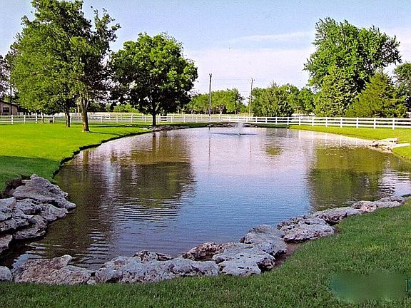 Pond equipped with water feature!