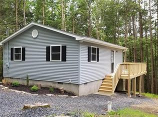 1117 Owl Ct, Bushkill, PA 18324