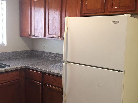 5th image of 2036 Canyon Dr APT 2