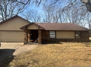 901 E Woods Ct, Claremore, OK 74017
